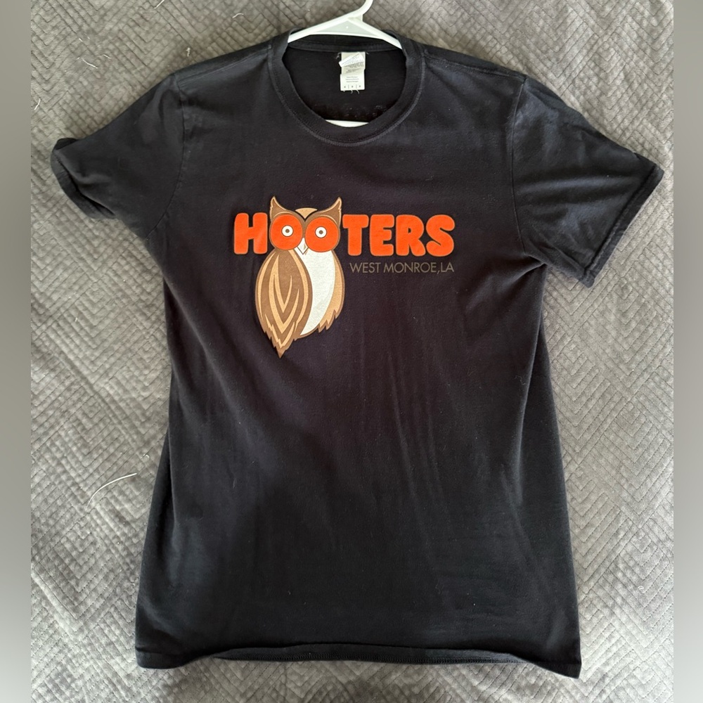 Hooters Black and Orange Short Sleeve Tee